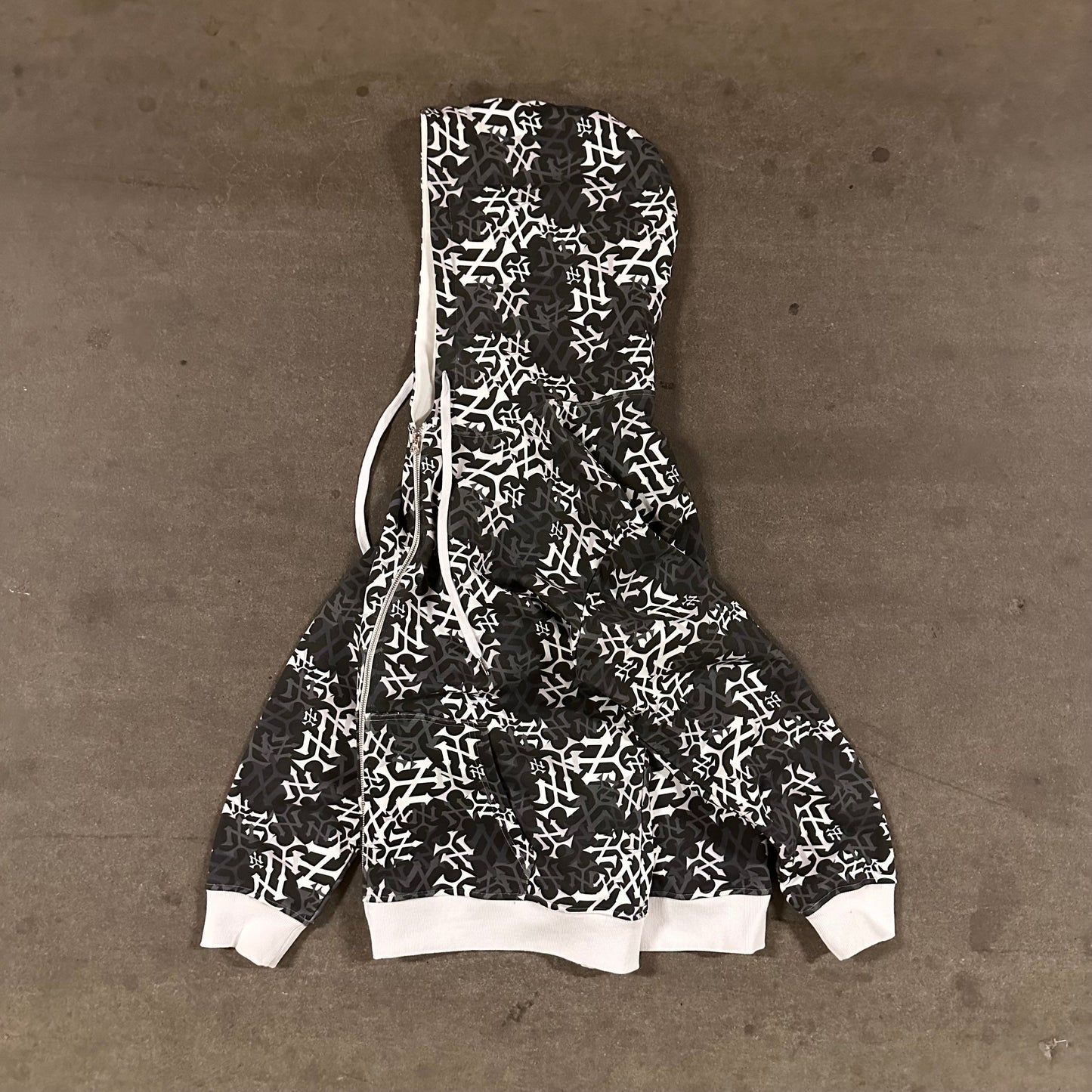 BLACK NY HOODIE